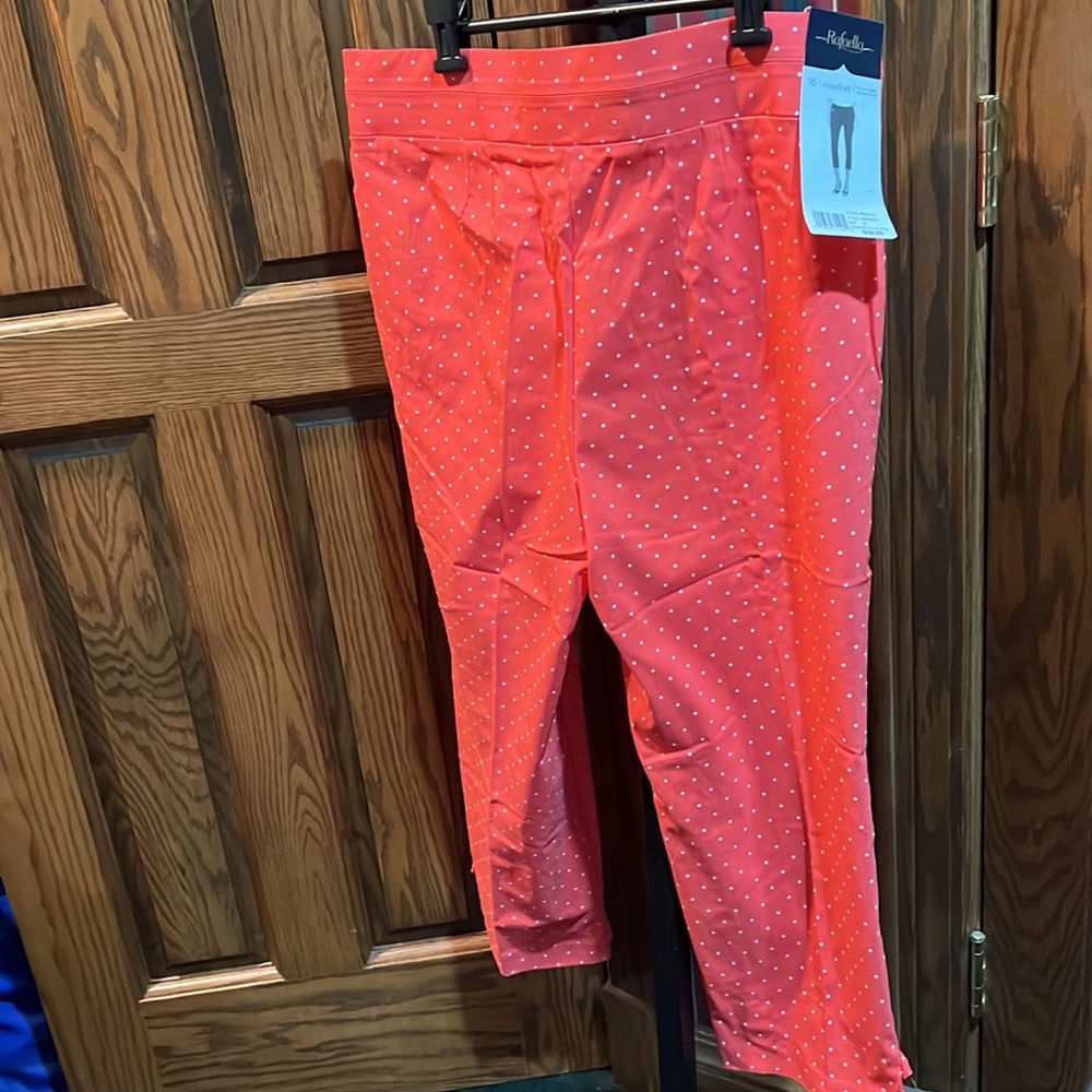 NWT Capris - Picture 4 of 5